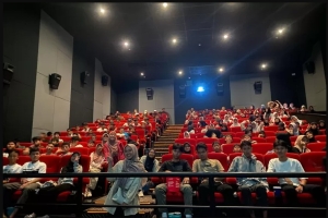 Tumbuhkan Minat literasi secara Menyenangkan, Siswa SMP IT BBS Diajak Wisata Literasi Nonton Film Jumbo