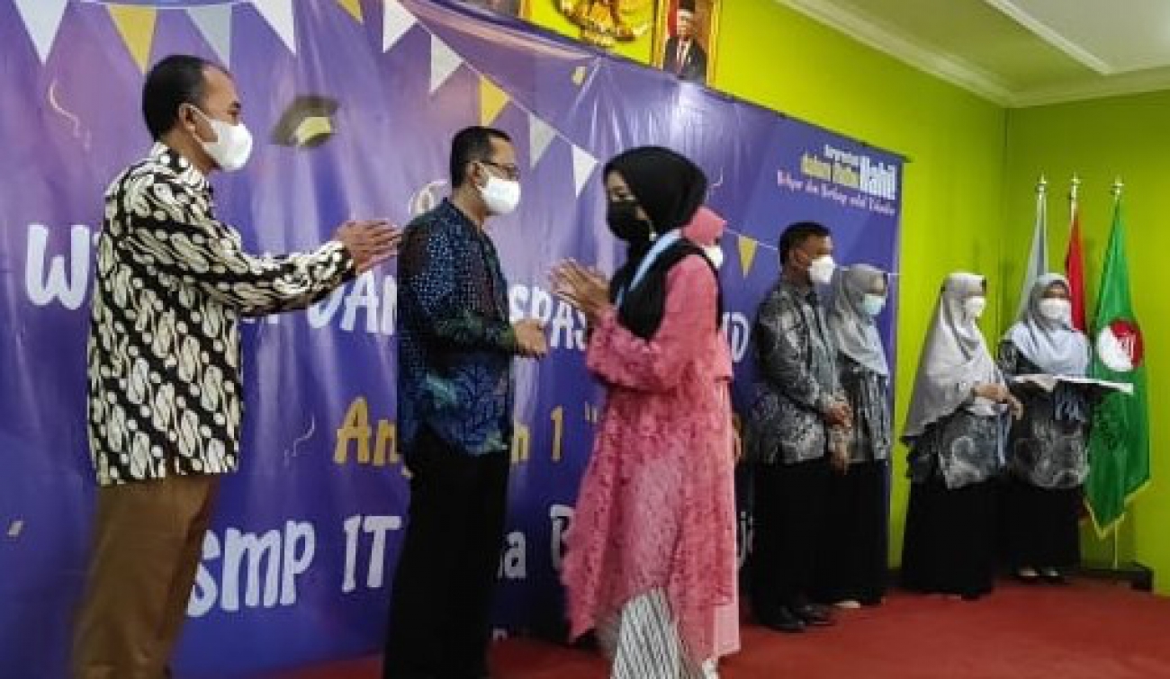 PELEPASAN SISWA SMPIT BINA BANGSA SEJAHTERA
