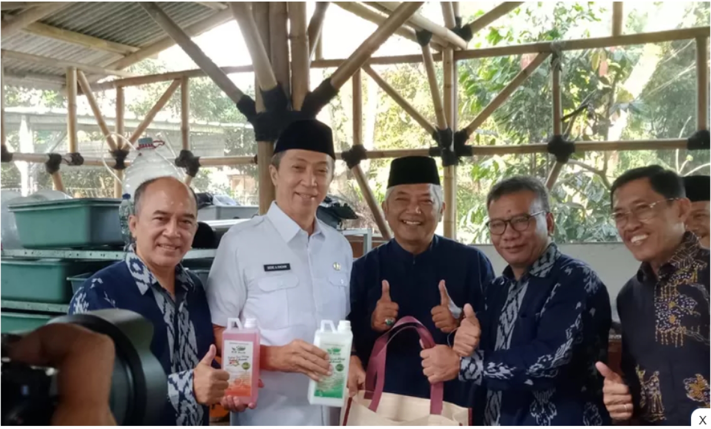 Wakil Walikota Bogor  Dedie A Rachim Kunjungi Kebun Kreatif SMP IT BBS